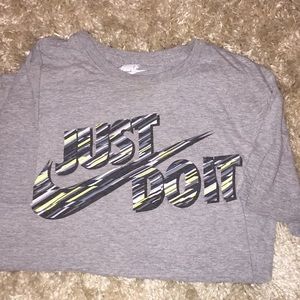 NIKE T-SHIRT